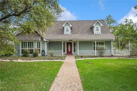 8705 Driftwood Dr, College Station, TX 77845