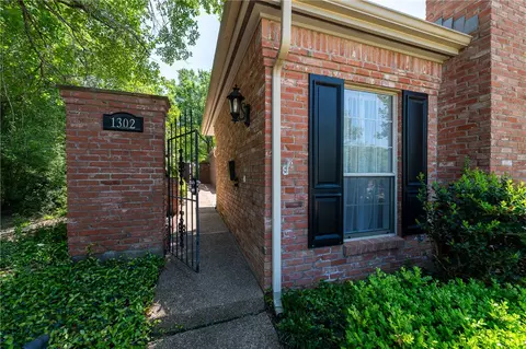 1302 Sussex Dr, College Station, TX 77845
