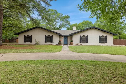 3107 Live Oak Dr, Brenham, TX 77833