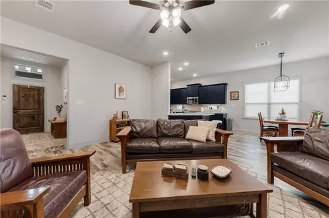 2903 Spector Dr, Bryan, TX 77808 photo 3
