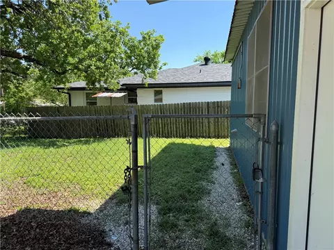 109 Pleasant St, Bryan, TX 77801 photo 4