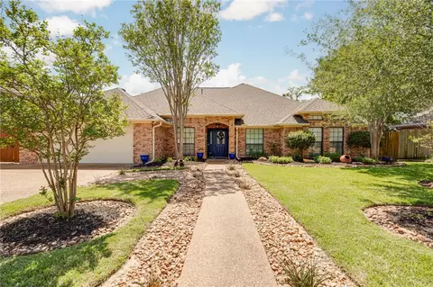 4724 Hunington Dr, Bryan, TX 77802