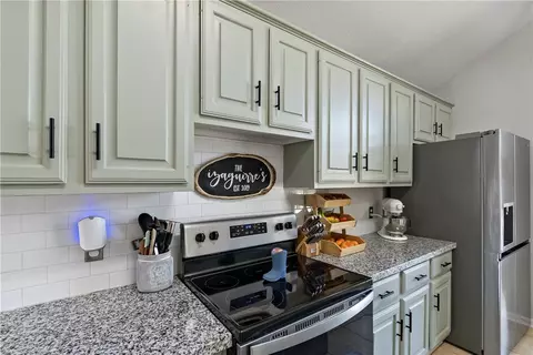 Kitchen - 2809 Brandywine Cir, Bryan, TX 77807 photo 4 of 6