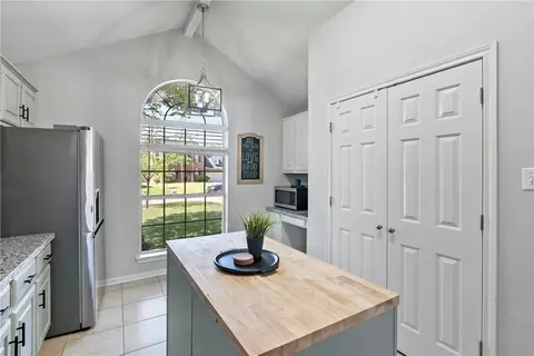 Kitchen - 2809 Brandywine Cir, Bryan, TX 77807 photo 5 of 6
