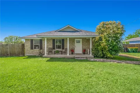 1410 Sycamore St, Hearne, TX 77859
