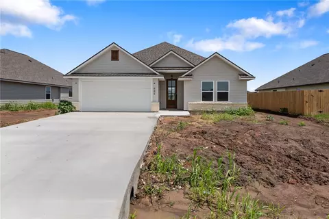 486 Harvest Lake Dr, Snook, TX 77878