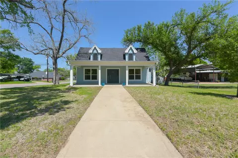 104 N Hill St, Caldwell, TX 77836