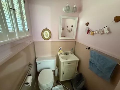 Bath - 800 Union St, Bryan, TX 77801 photo 3 of 3