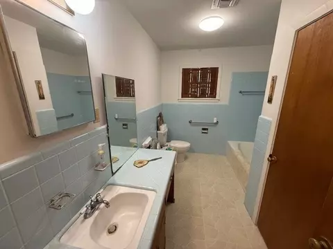 Bath - 800 Union St, Bryan, TX 77801 photo 1 of 3
