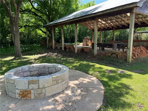 Exterior - 1100 Maple, Calvert, TX 77837 photo 8 of 10