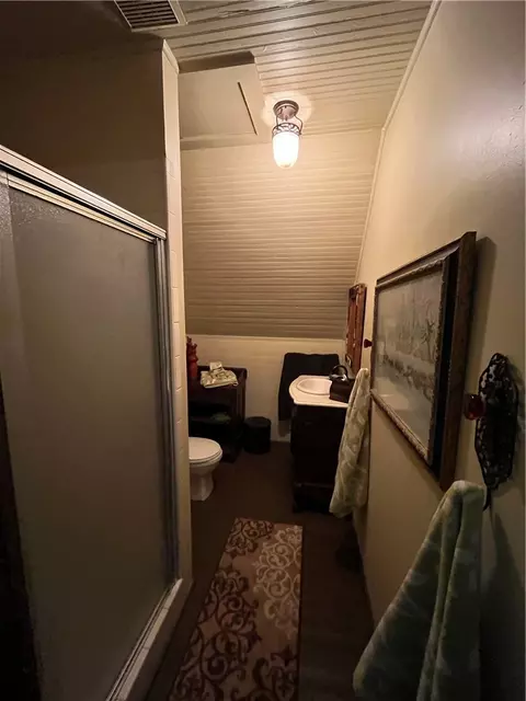 Bath - 1100 Maple, Calvert, TX 77837 photo 3 of 3
