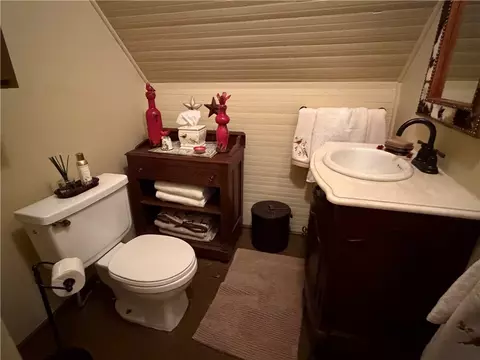 Bath - 1100 Maple, Calvert, TX 77837 photo 5 of 5