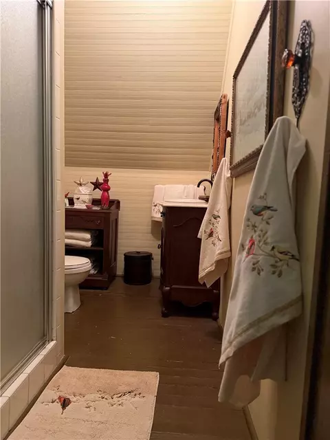 Bath - 1100 Maple, Calvert, TX 77837 photo 4 of 5
