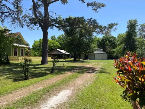 Exterior - 1100 Maple, Calvert, TX 77837 photo 4 of 10