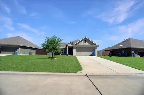 824 Mockingbird St, Navasota, TX 77868