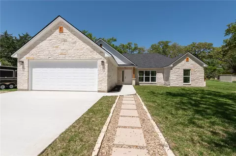 26 Fountain Bleau Ln, Normangee, TX 77871