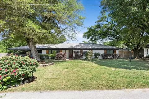 110 W Limit St, Madisonville, TX 77864