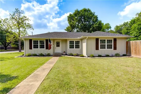 903 Lane St, Navasota, TX 77868