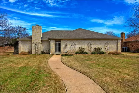 1509 Brook Hollow Dr, Bryan, TX 77802