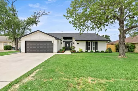 2806 Celinda Cir, College Station, TX 77845