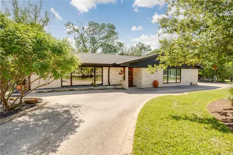 723 Shady Ln, Bryan, TX 77802