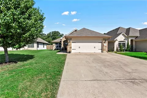 4121 Whispering Creek Dr, College Station, TX 77845