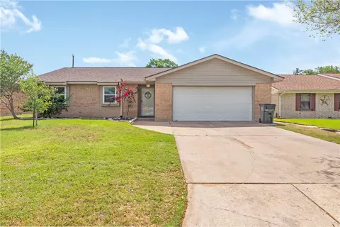 4006 Meadowwood Dr, Bryan, TX 77802