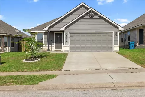 119 Dove Ct, Navasota, TX 77868