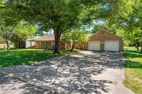 236 N Golfview Dr, Hilltop Lakes, TX 77871