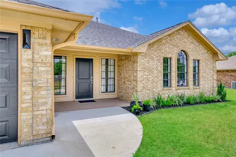 3800 Sierra Dr, Bryan, TX 77802