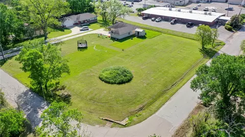 205 W South St, Madisonville, TX 77864