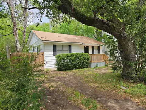1110 Justine St, Bryan, TX 77803