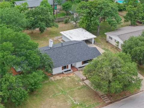 2112 Wayside Dr, Bryan, TX 77802 photo 3