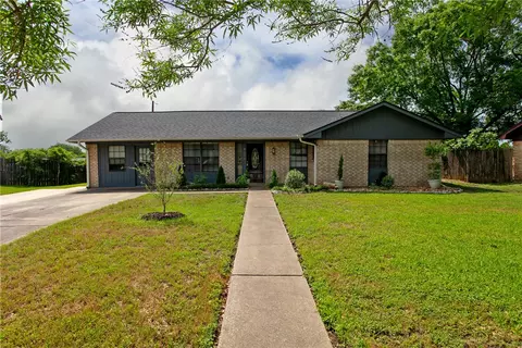 915 Pine Dr, Caldwell, TX 77836