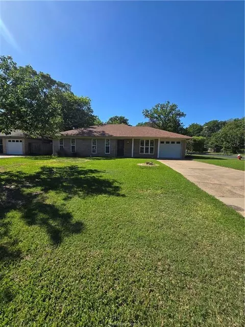 2211 Yellowstone Dr, Bryan, TX 77803 photo 1