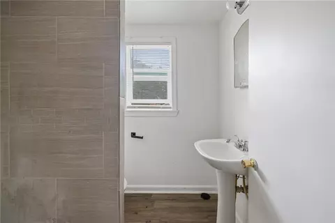 Bath - 814 E 28th St, Bryan, TX 77803 photo 3 of 3