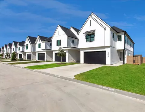 242 Estates Cir, College Station, TX 77840