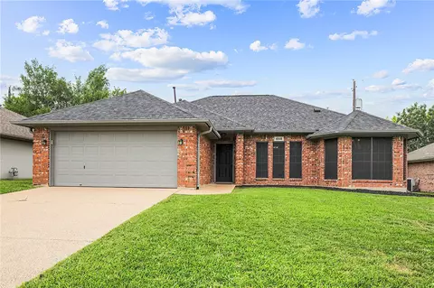 4516 Pembrook Ln, Bryan, TX 77802 photo 2