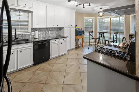 4516 Pembrook Ln, Bryan, TX 77802 photo 10