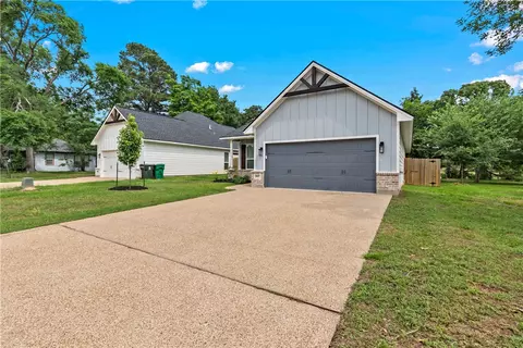 2607 Southside Dr, Bryan, TX 77803 photo 2