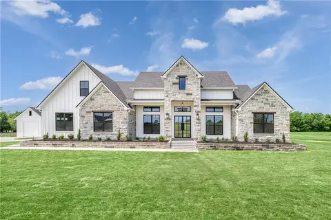1852 Randle Hill Rd, Brenham, TX 77833