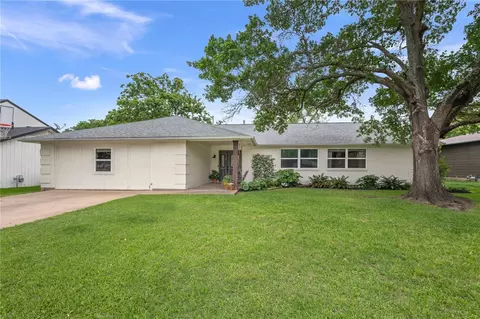 1102 Todd Trl, College Station, TX 77845