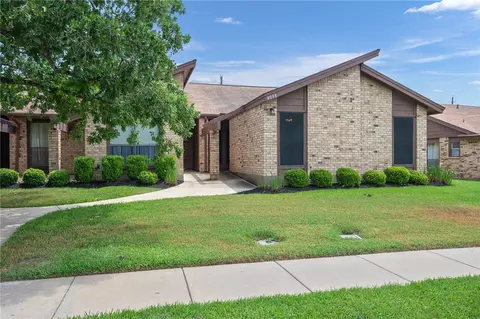 4008 Woodcrest Dr, Bryan, TX 77802