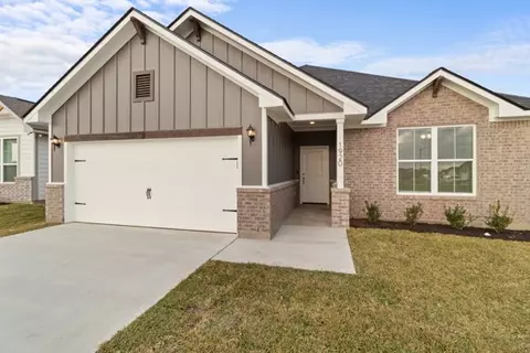 1920 Stubbs Dr, Bryan, TX 77807 photo 2