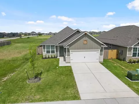 1905 Stubbs Dr, Bryan, TX 77807 photo 2