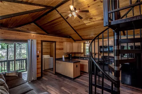 401 Berry Ln, Somerville, TX 77879