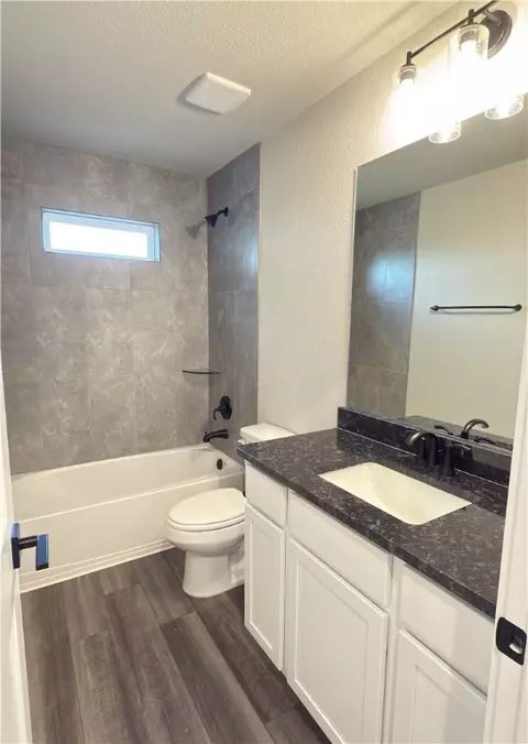Bath - 5323 Lyle Pl, Bryan, TX 77807 photo 3 of 5