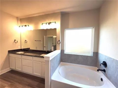 Bath - 5323 Lyle Pl, Bryan, TX 77807 photo 1 of 5