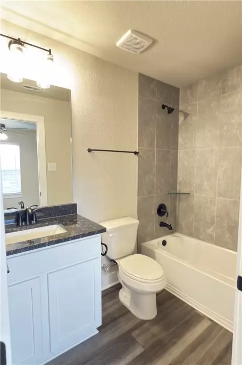 Bath - 5323 Lyle Pl, Bryan, TX 77807 photo 4 of 5