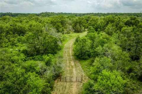 1136 Pr 4291, Dime Box, TX 77853